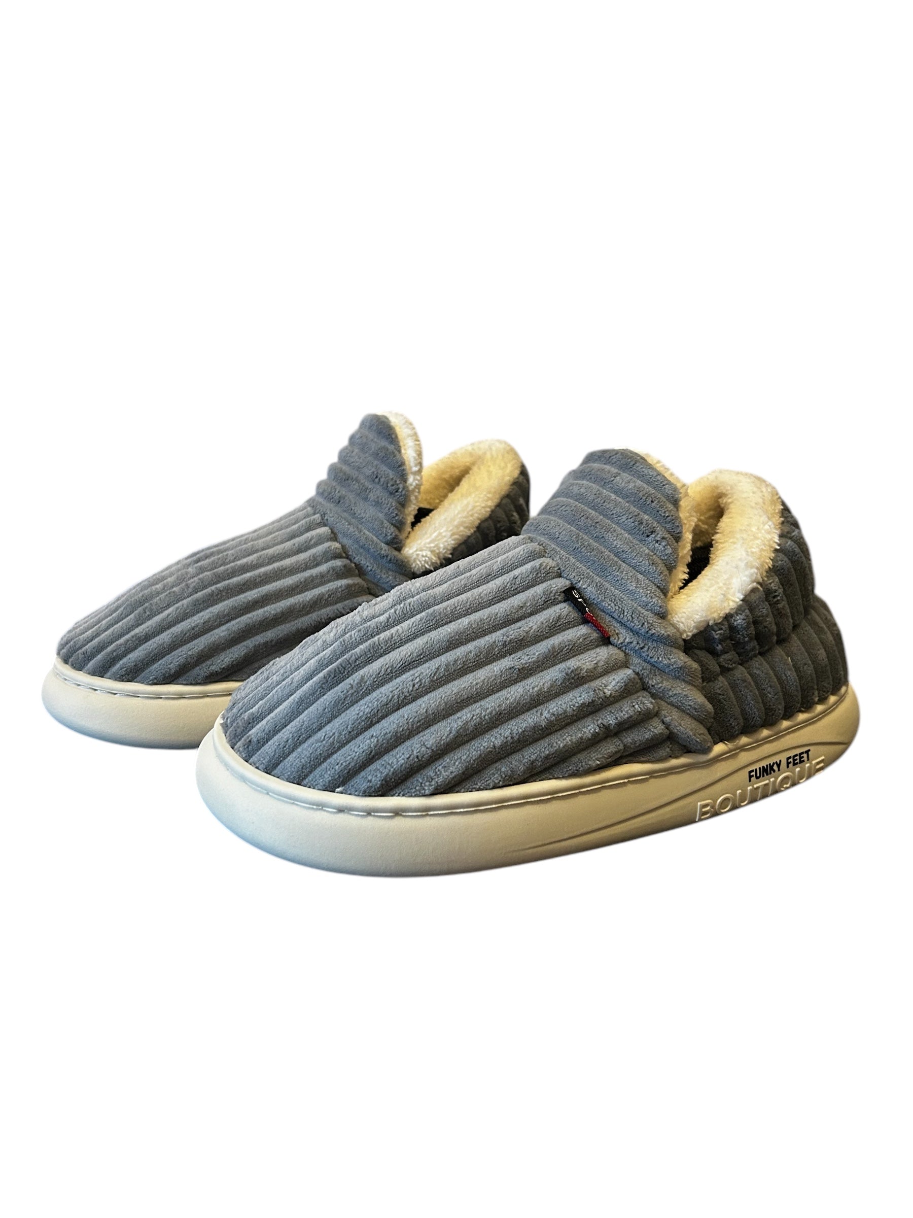 Minimalist grey slipper design – warm and stylish fit